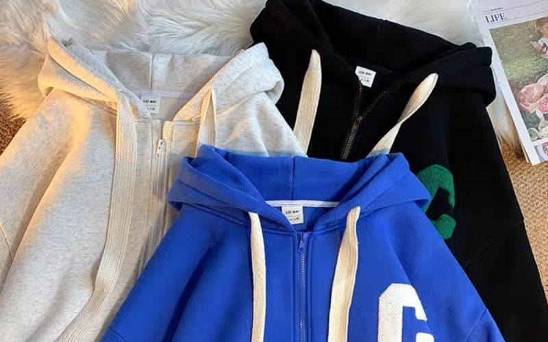 Áo hoodie zip có thiết kế tương tự dáng classic