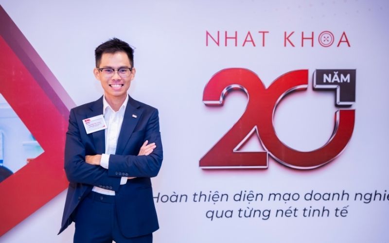 Nhất Khoa giúp bạn chọn áo khoác hoodie nữ đen