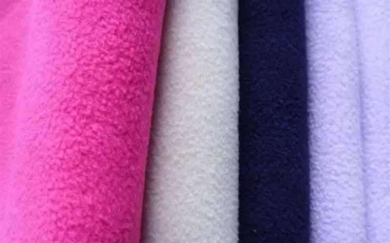 Chất liệu vải là yếu tố cốt lõi để giữ cho phom áo hoodie nam form rộng