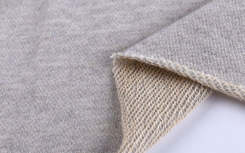 Đánh giá một chiếc áo hoodie nữ chính hãng chính là chất liệu