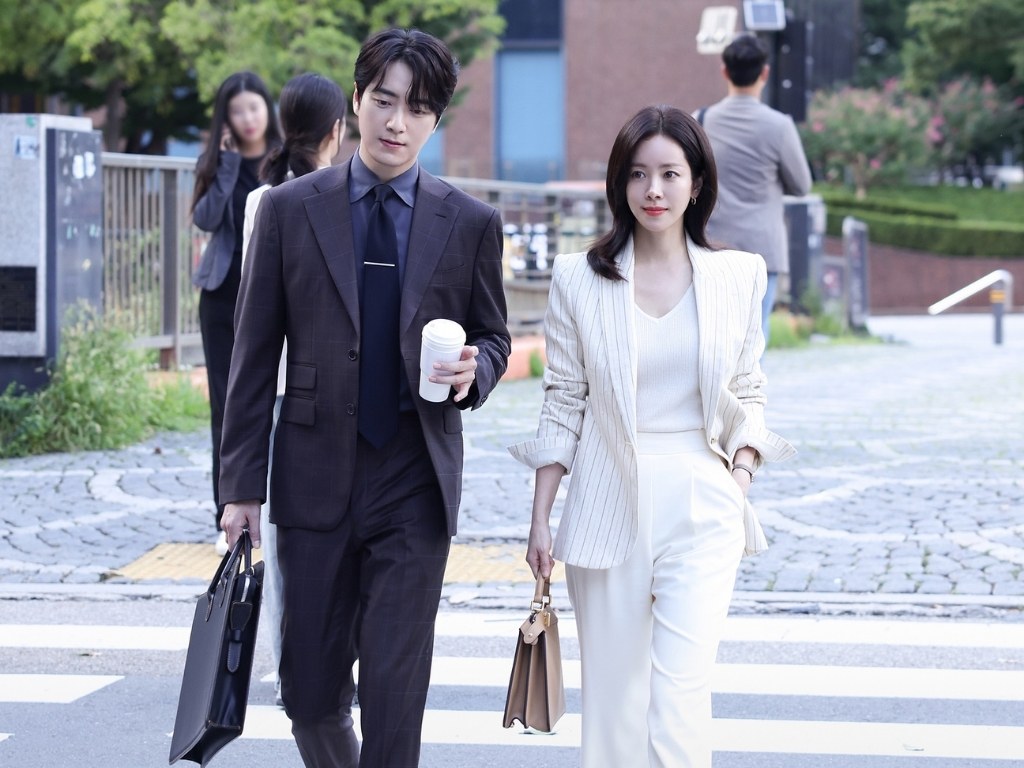 Sao Hàn thường có phong cách công sở tối giản