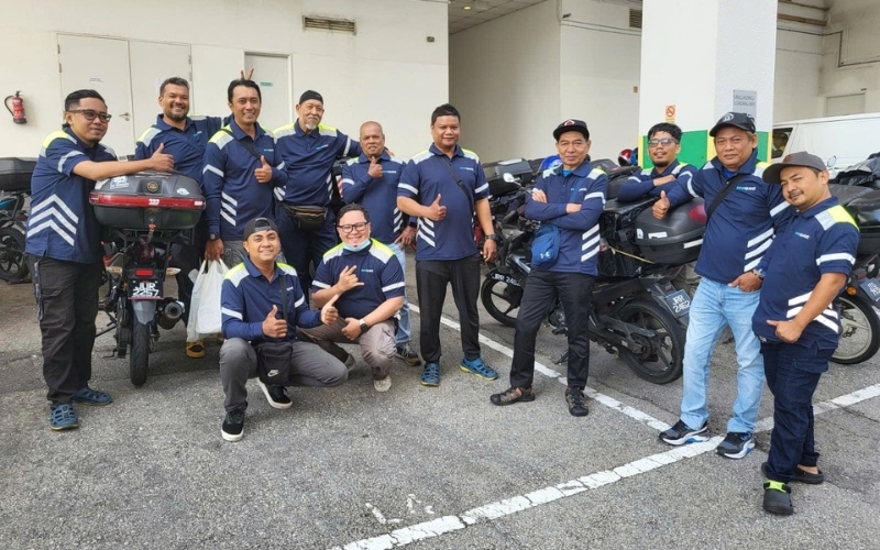 Đồng phục Innoquest gây ấn tượng nhờ tone xanh navy chủ đạo tạo cảm giác chuyên nghiệp