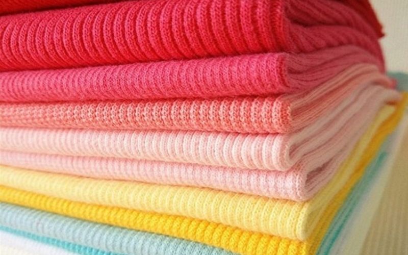 Lớp áo khoác ngoài cùng đóng vai trò như một tấm khiên bảo vệ cơ thể