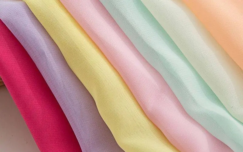 Vải chiffon là một loại vải dệt trơn, có đặc tính mỏng và nhẹ