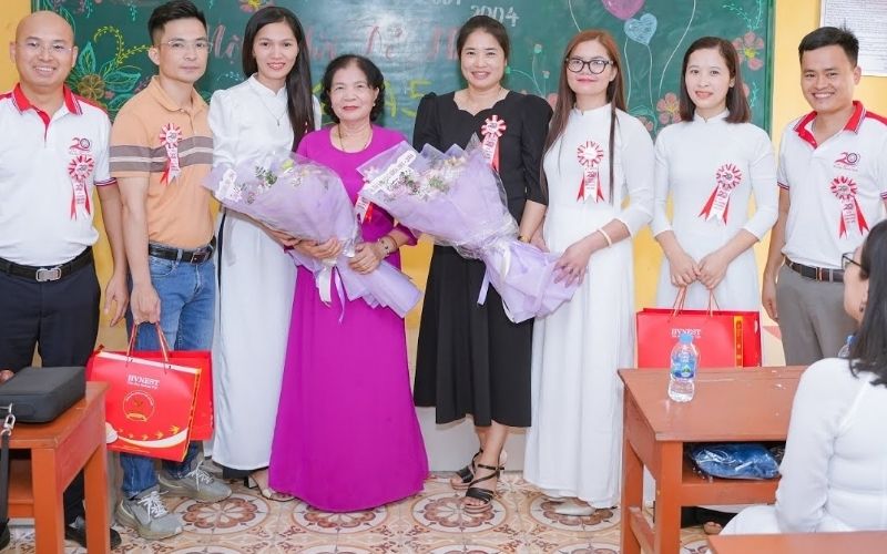 Thiết kế áo đẹp là cách bạn thể hiện tình cảm đối với thầy cô