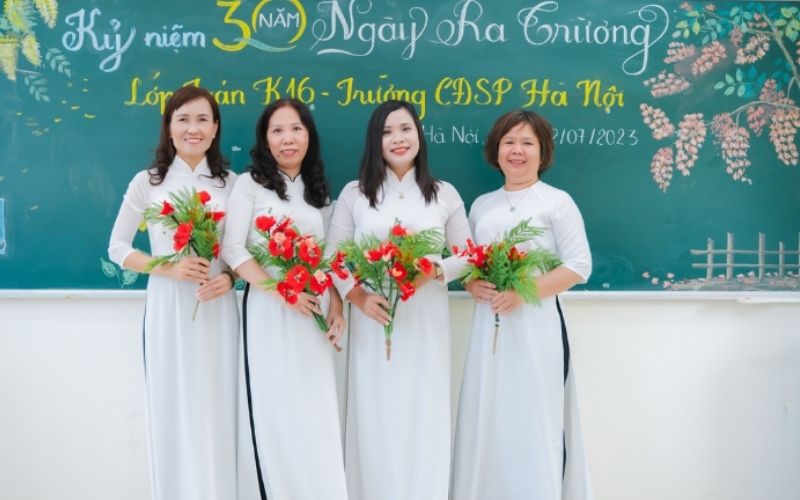 Bạn có thể tự tay trang trí album để tăng thêm phần ý nghĩa