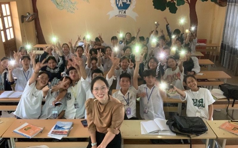 Nụ cười của cô cũng là điểm nổi bật để bạn cân nhắc