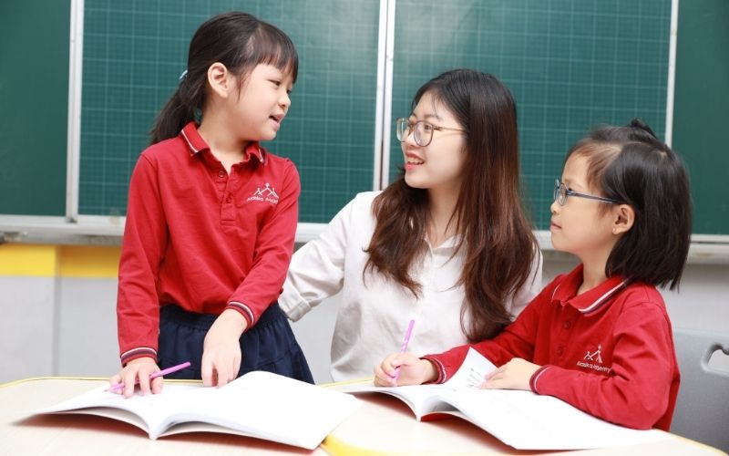 Bạn hãy sử dụng áo sơ mi để tặng cô