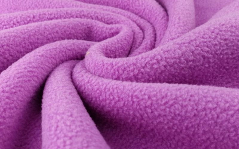 Vải nỉ được yêu thích nhờ bề mặt mềm mại, khả năng giữ ấm tốt