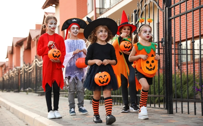 Ý nghĩa ngày Halloween là dịp giúp trẻ em giao lưu và gắn kết với nhau hơn