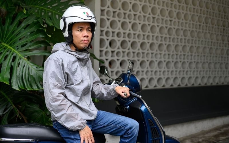 Bạn nên chọn áo đi xe máy mùa đông chuyên dụng