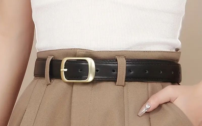 Một chiếc thắt lưng bản nhỏ là điểm nhấn không thể thiếu