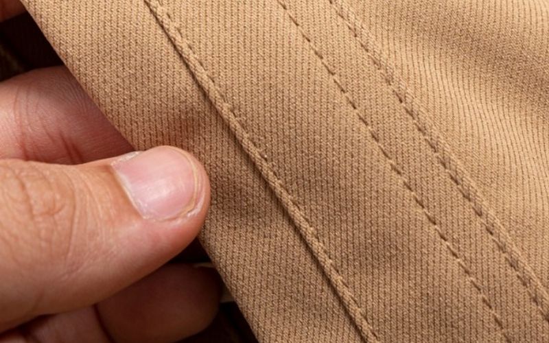 Vải Kaki là chất liệu phổ biến, quyết định độ bền và sự thoải mái