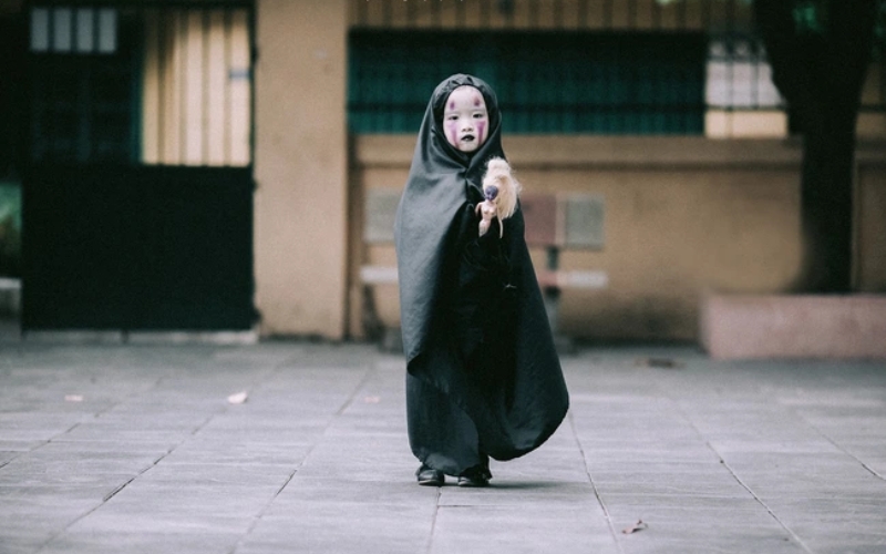 Bạn nên chọn trang phục halloween có độ rộng rãi vừa phải cho bé