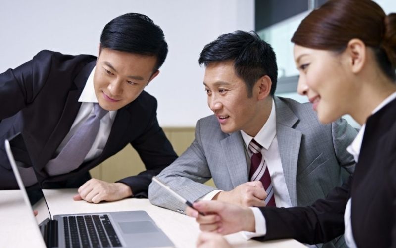 Bạn nên chọn màu sắc phù hợp với thương hiệu