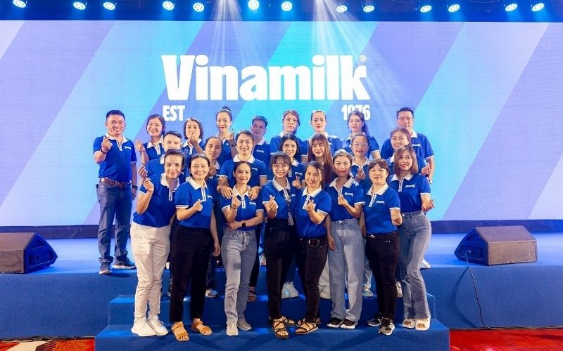 Vinamilk thường sử dụng kiểu dáng chính gồm áo polo