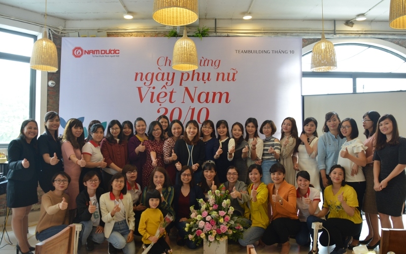 Doanh nghiệp tổ chức buổi tiệc mừng ngày 20 10 cho các nhân viên nữ
