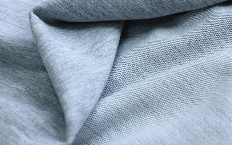 Áo được làm từ chất liệu bền bỉ như nỉ da cá