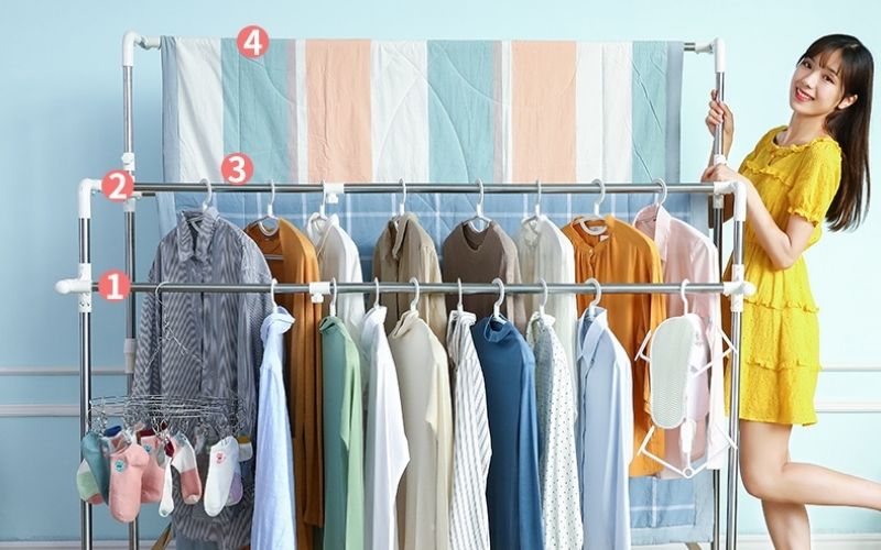 Bạn hãy dùng móc treo để phơi áo