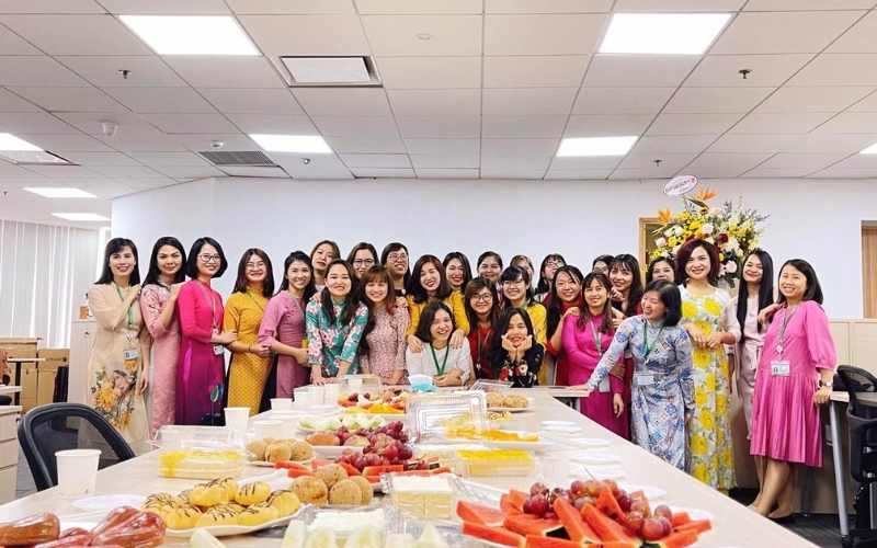 Thời điểm hiên tại, mọi người thường tổ chức tiệc offline để mừng ngày 20 10