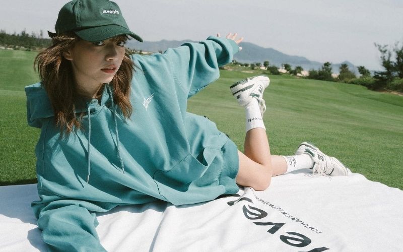 Vải tốt sẽ có kết cấu dệt khít, bề mặt mịn màng, sờ vào rất mướt tay