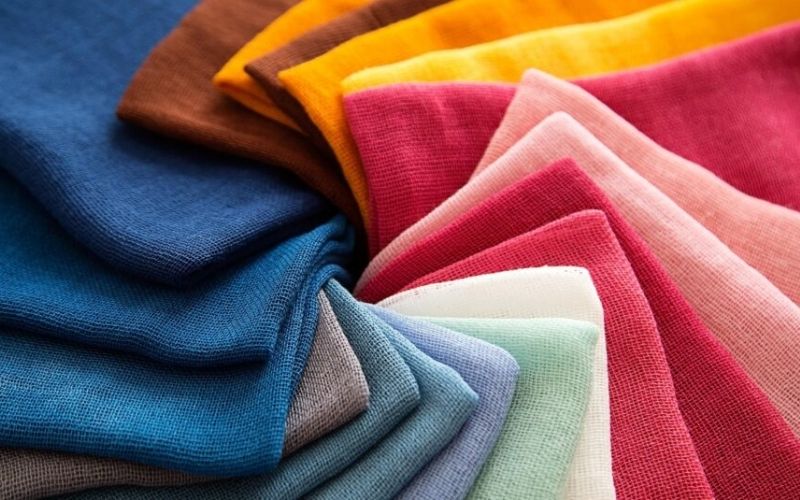 Tại xưởng, bạn có thể sờ tận tay chất liệu vải