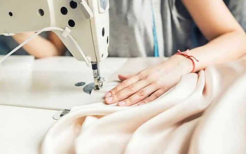 Bạn nên may tận xưởng để có được mức giá rẻ hơn