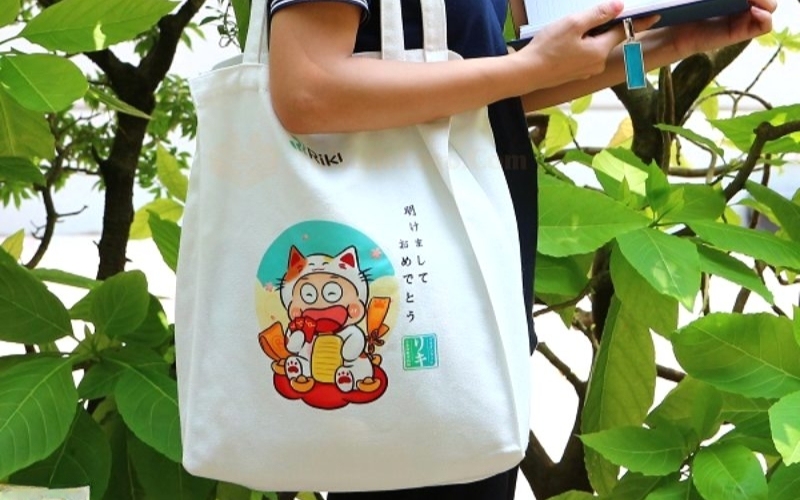 Túi tote được thiết riêng riêng là món quà 20 10 vừa hài hước vừa tiện dụng