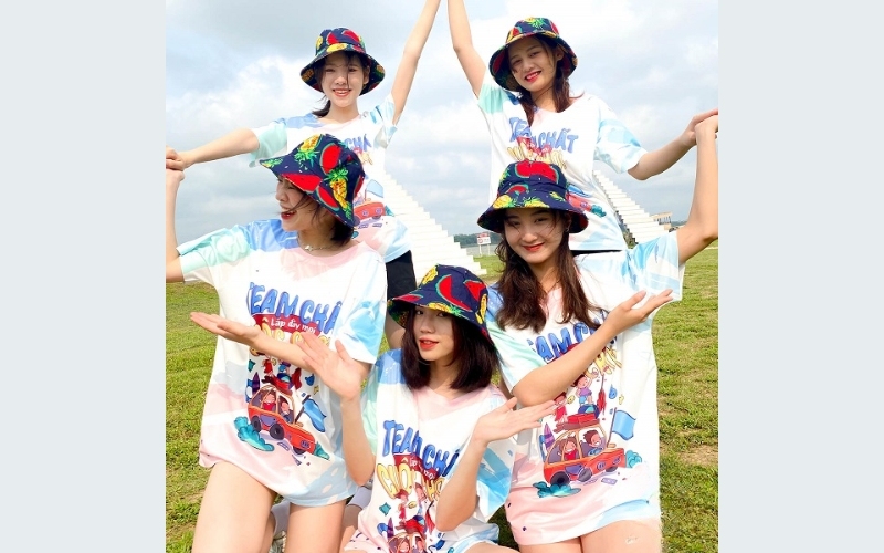 Một chiếc áo nhóm sẽ giúp tình bạn thêm khắng khít