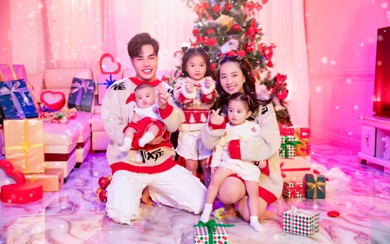 Trang trí nhà là hoạt động phổ biến để chào đón ngày lễ Giáng sinh