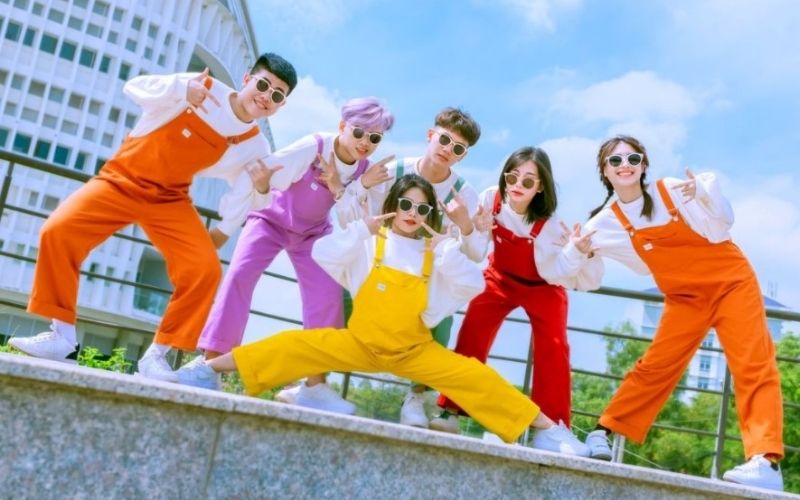 Nếu bạn đi cùng hội bạn thân, đừng bỏ qua việc đặt áo đồng phục