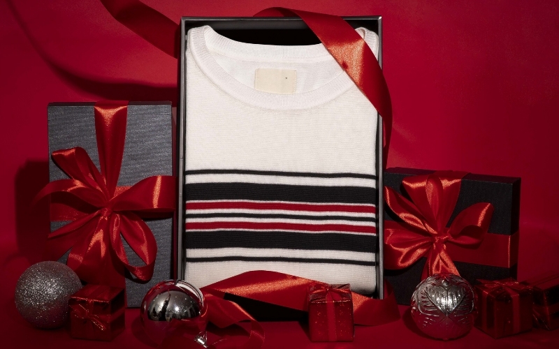 Quà giáng sinh nên tặng gì cho bạn nam? Câu trả lời là áo len