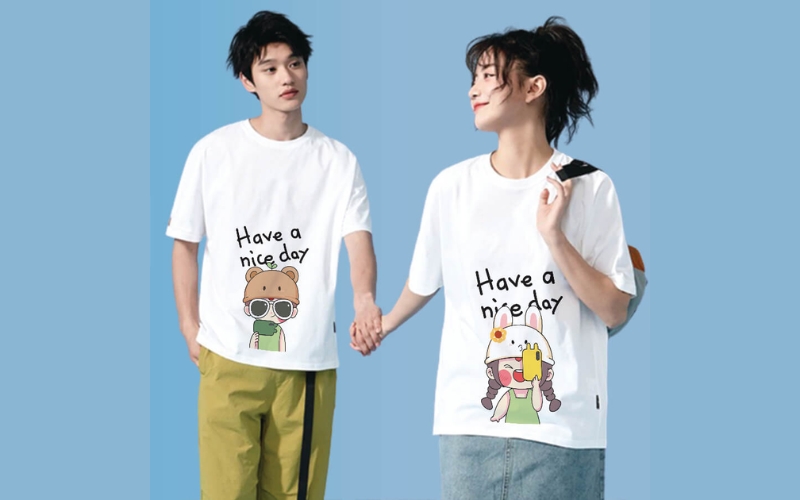 Áo đôi là món quà tặng Giáng sinh cho bạn gái đầy ý nhgiã