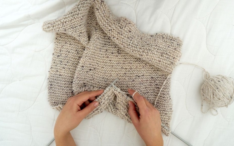 Khăn len tự đan tay là chắc chắn sẽ là món quà khiến bạn gái rất xúc động