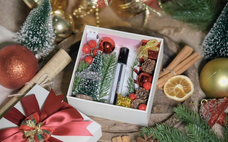 Giáng sinh tặng quà gì cho bạn gái? Câu trả lời là nước hoa