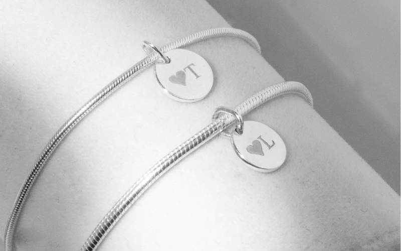 Bạn nên ưu tiên món quà Giáng sinh mang tính cá nhân hóa khi tặng cho bạn gái