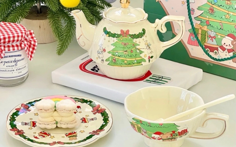 Bộ ấm trà là quà tặng Giáng sinh cho nữ thích uống trà