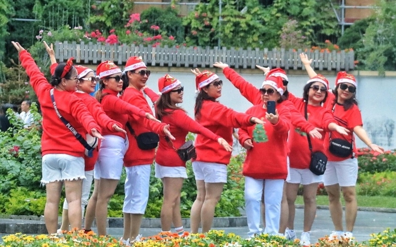 Đồng phục Giáng sinh là quà tặng phù hợp cho hội/nhóm