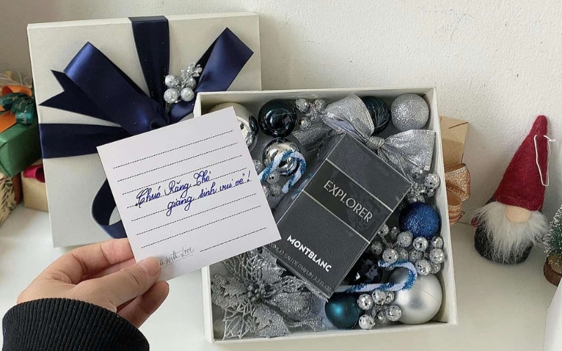 Nước hoa là lựa chọn quà tặng Giáng sinh cho bạn trai đầy tinh tế