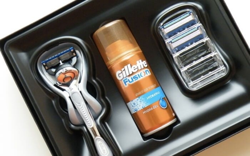 Giáng sinh tặng quà gì cho bạn trai? Bộ dụng cụ cạo râu là một gợi ý tuyệt vời