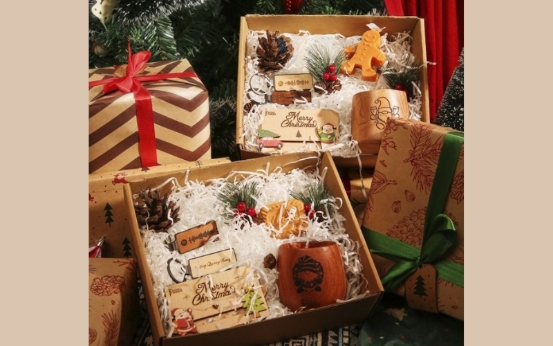 Bạn nên chọn set quà Giáng sinh đồng bộ khi tặng cho tập thể nhân viên