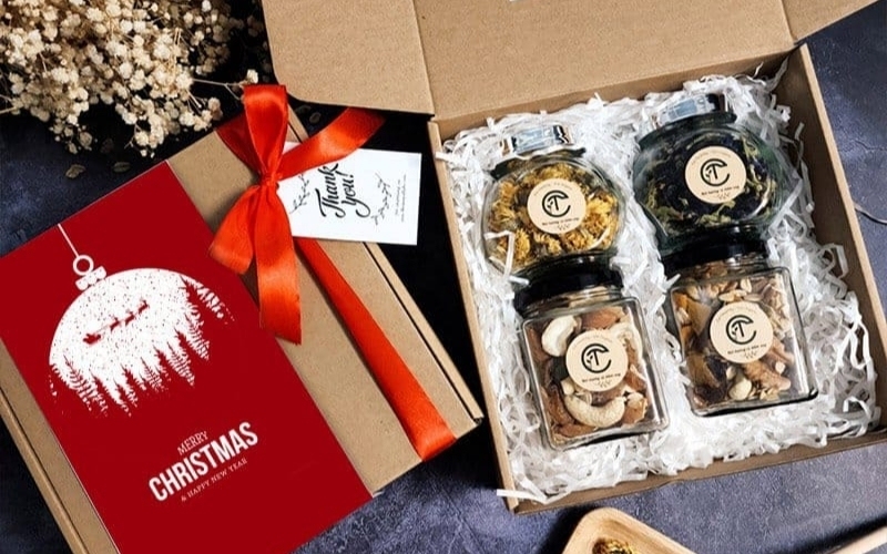 Hộp quà hạt dinh dưỡng là quà tặng Giáng sinh cho khách hàng đầy thiết thực