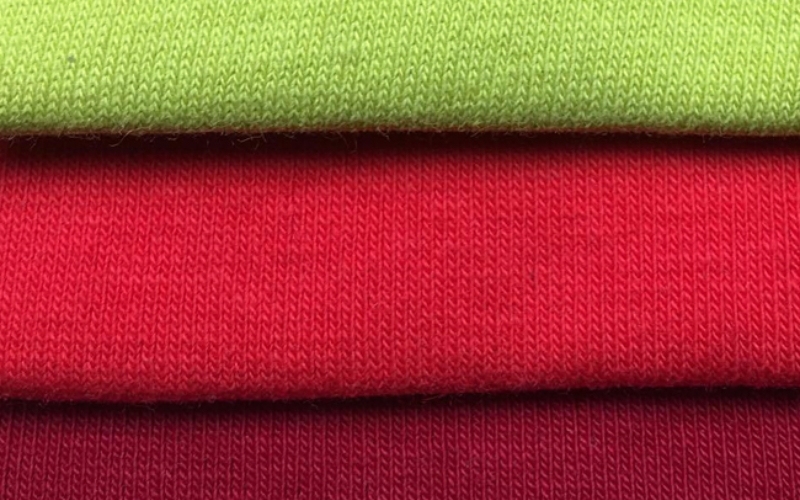 Áo Giáng sinh chất vải cotton để cảm thấy thoải mái và thoáng mát khi hoạt động