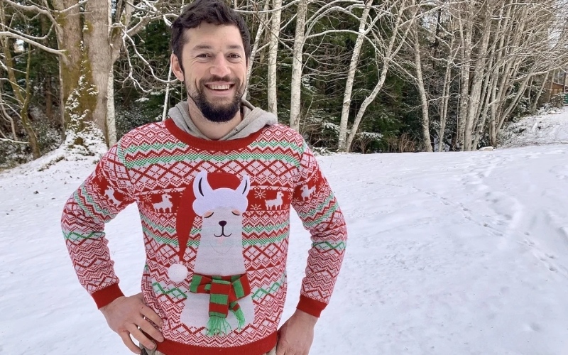 Ugly Sweater là mẫu áo len Giáng sinh có màu sắc sặc sỡ
