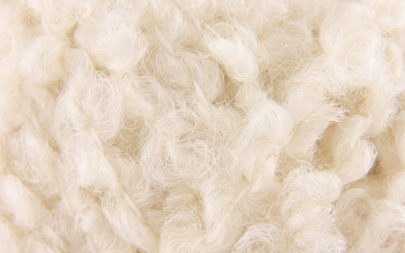 Len lông cừu có độ mềm mại, không gây kích ứng da và giúp giữ nhiệt tốt