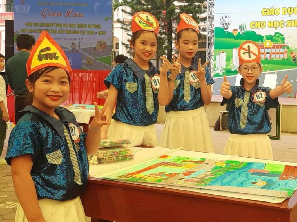 Avoid stylized details like ties that may cause discomfort or hindrance for children