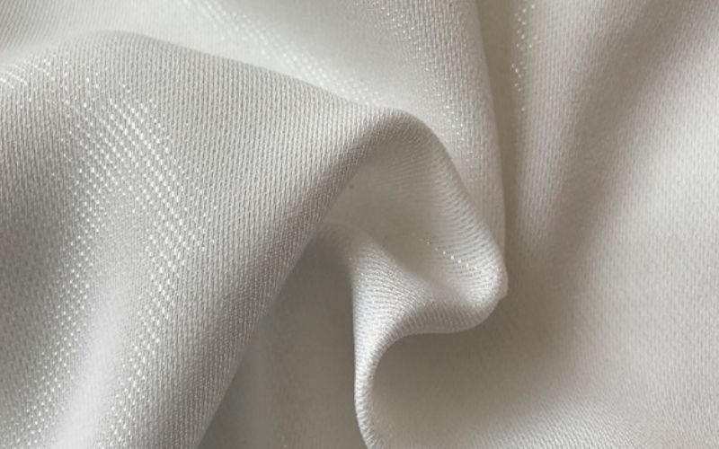 Nhat Khoa tested various fabrics before selecting high-end Poly.