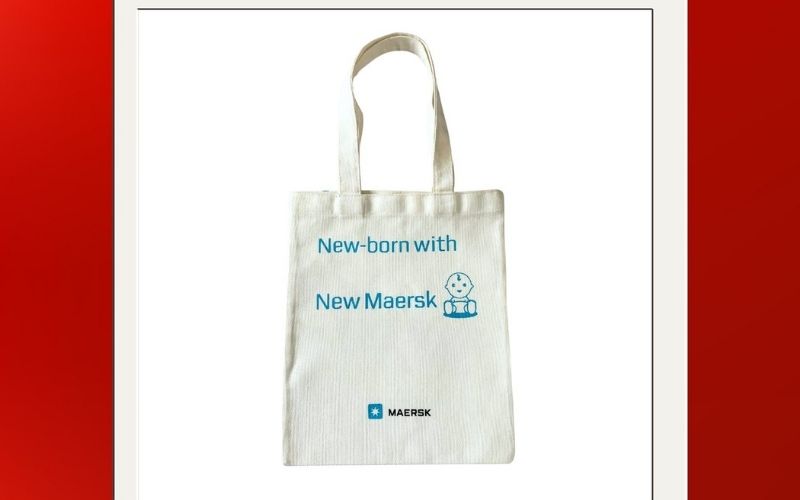 Bags use thick canvas fabric and can be reused long-term