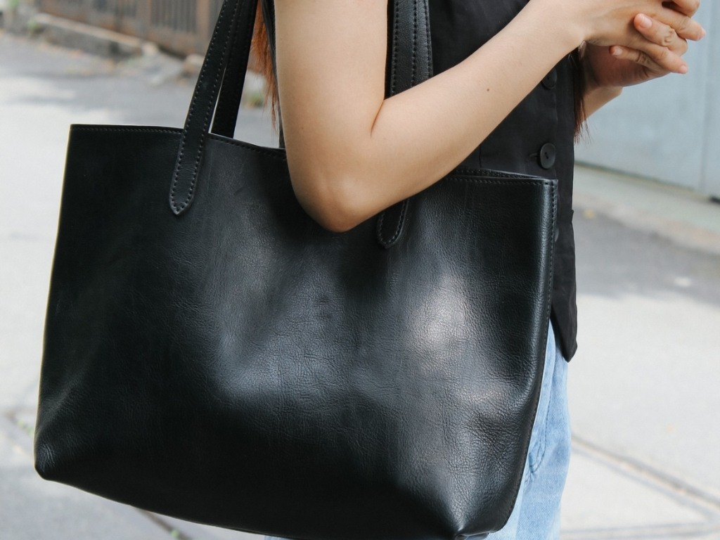 Leather tote bags provide a luxurious and sophisticated appearance