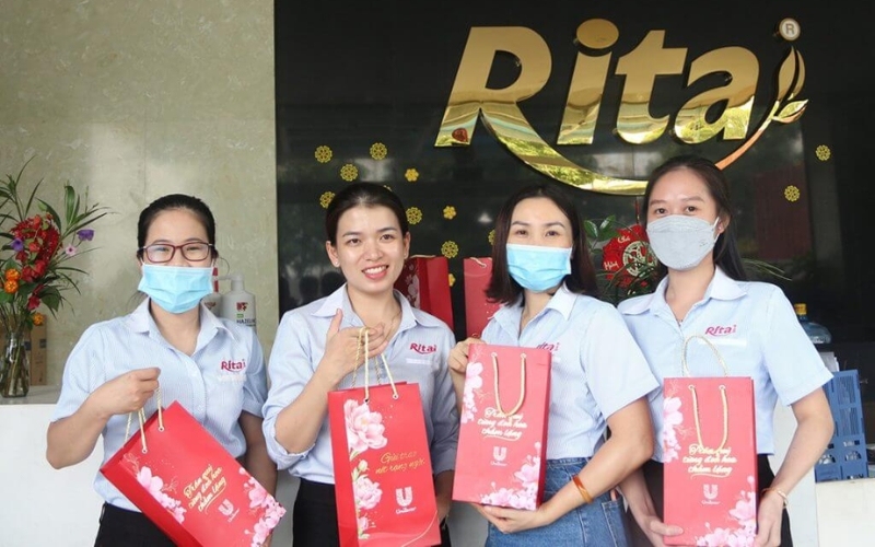 Doanh nghiệp nên chọn set quà đồng bộ cho nhân viên nữ nhân ngày 20.10